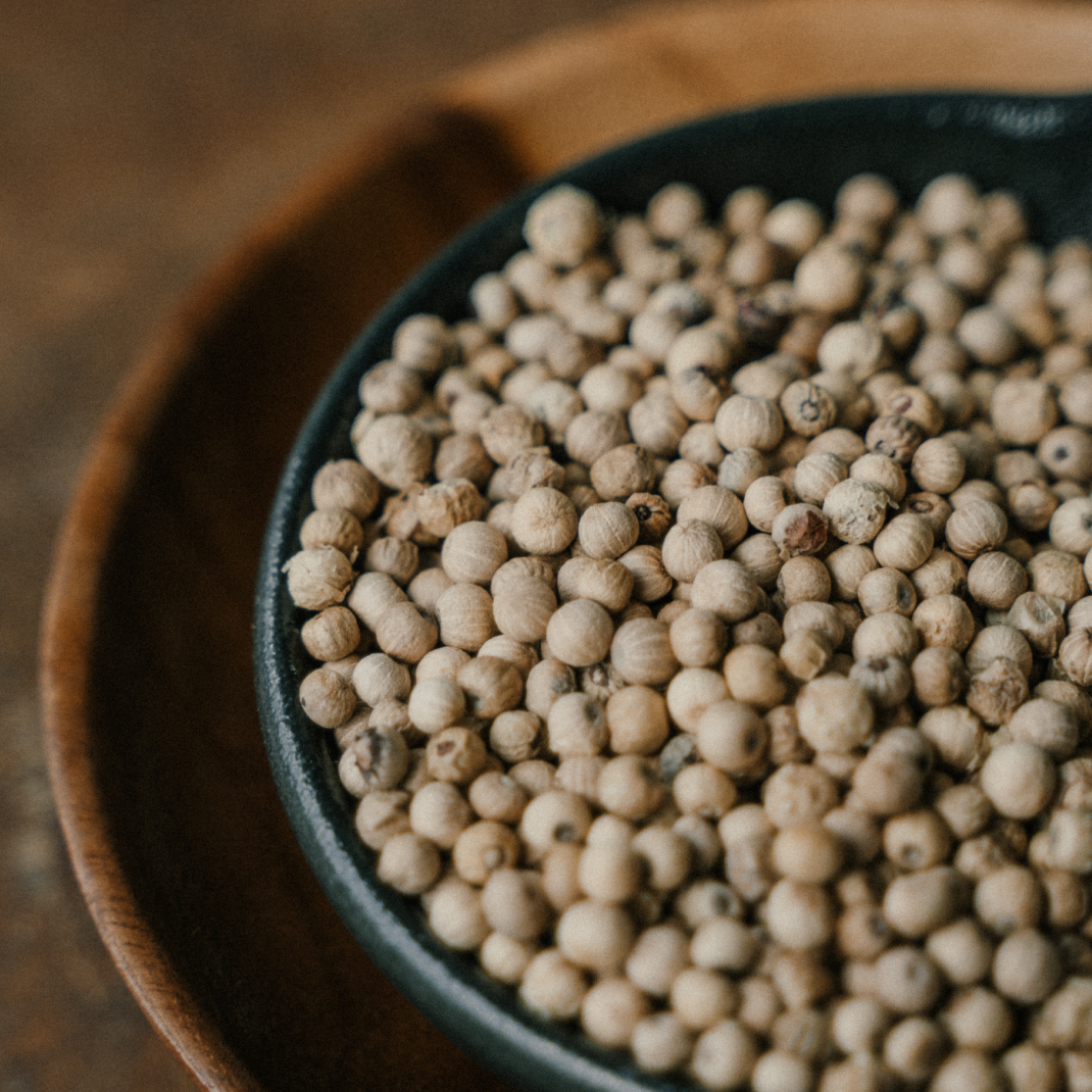 Compact white pepper grinder travel size – Savage White by Rimba du Monde